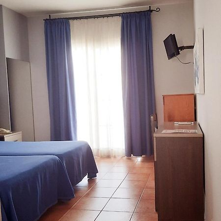 Hostal La Colonia 마르베야 외부 사진